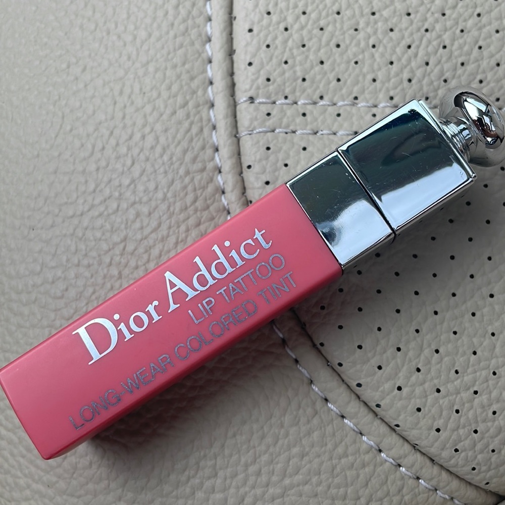 Dior Addict Lip Tattoo. Long wear colored tint